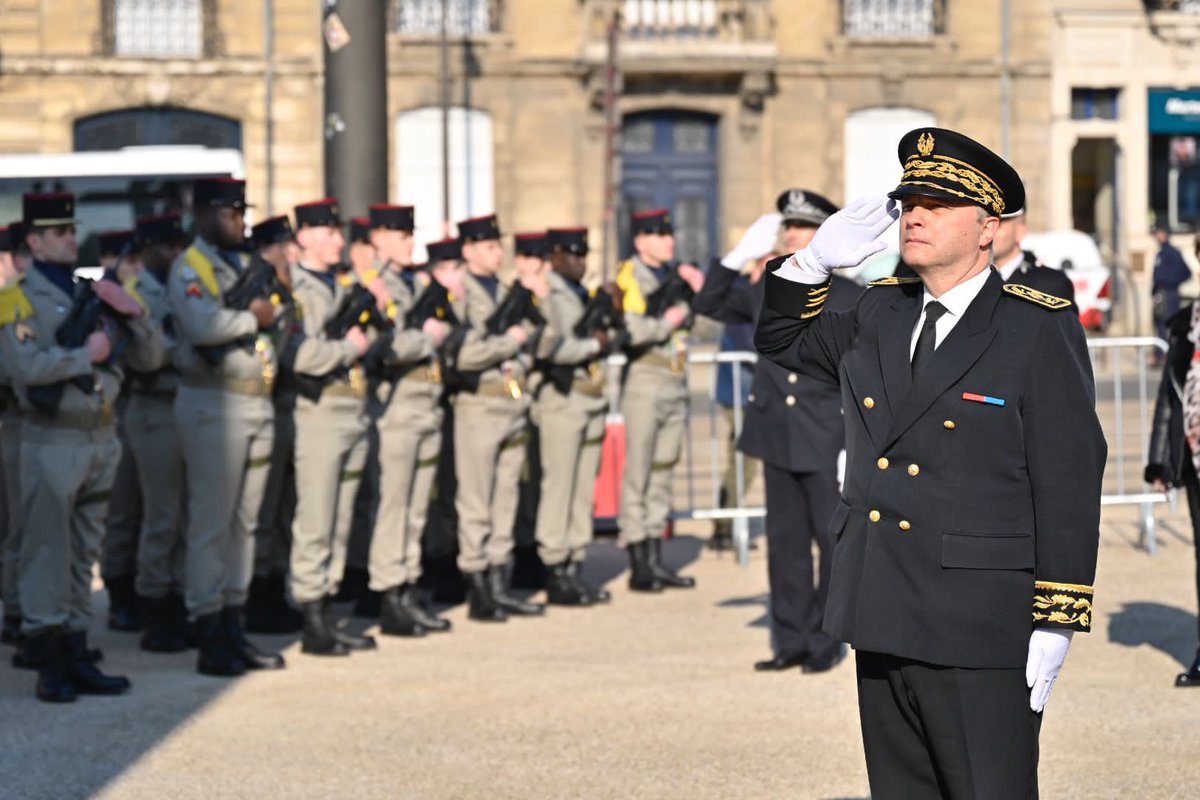 lasarthe_72's tweet photo. Cérémonie de prise de fonction du nouveau préfet de la #Sarthe, Emmanuel Aubry, en présence d’Emmanuel Franco, Vice-président du #CD72, représentant Dominique Le Mèner, Président du Conseil départemental de la #Sarthe. https://t.co/mSkaVHHeMb