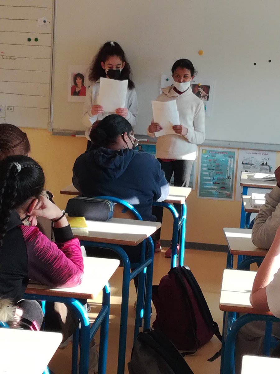 CollegelouiseM's tweet photo. Coup d'envoi avec les lectures des élèves de CM2 du réseau devant les collégiens. #EgaliteFH https://t.co/cujFkrWzmw