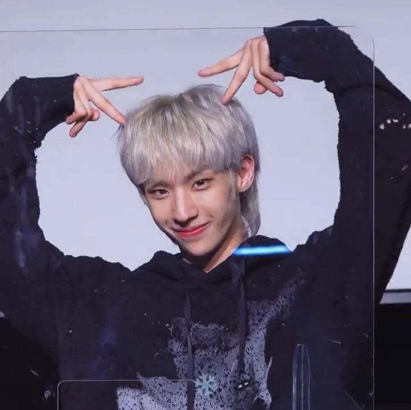 0423gallery's tweet photo. hwarang cat ears https://t.co/NqwVeUk1WN
