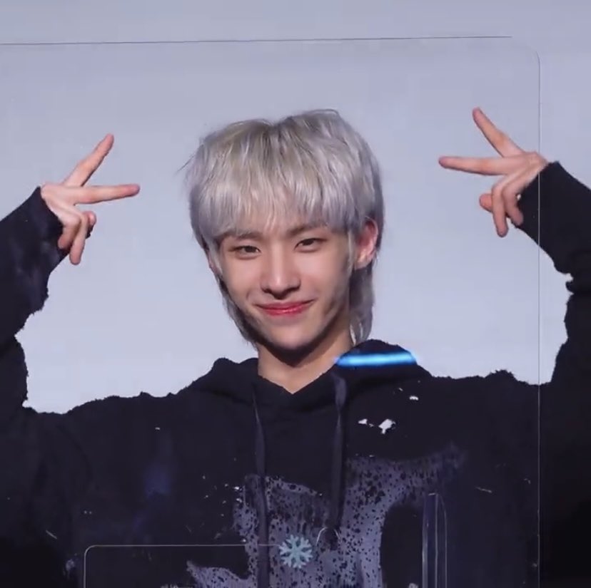 0423gallery's tweet photo. hwarang cat ears https://t.co/NqwVeUk1WN
