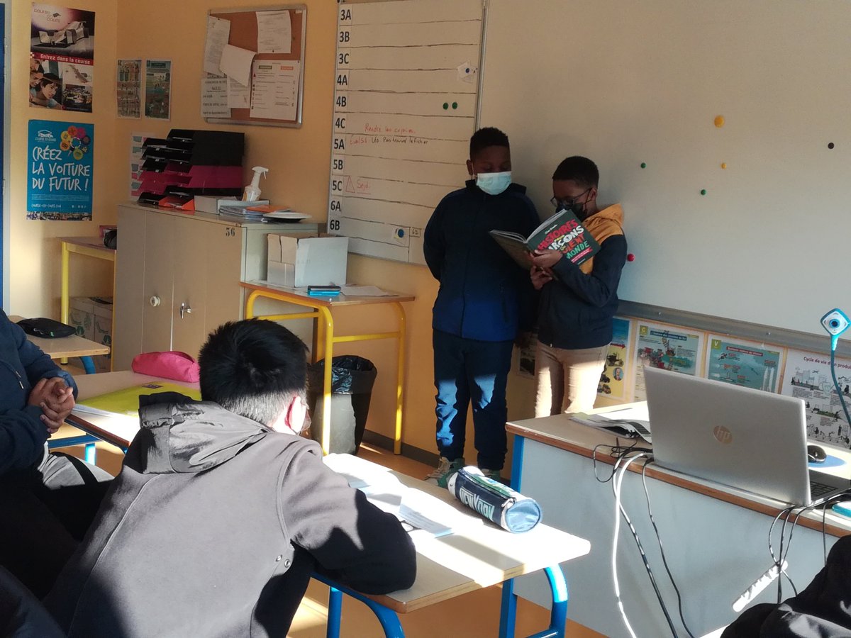 Coup d'envoi avec les lectures des élèves de CM2 du réseau devant les collégiens. #EgaliteFH