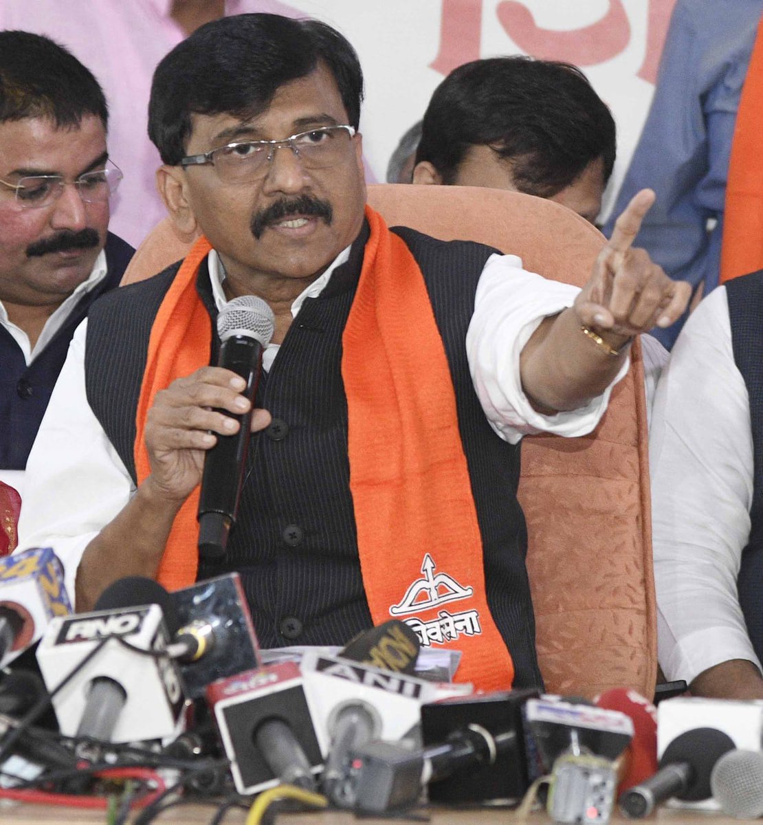 rautsanjay61's tweet photo. कल शाम चार बजे शिवसेना भवन में प्रेस कॉन्फ्रेंस करूँगा।
जय महाराष्ट्र! https://t.co/cGyOHaGGg4