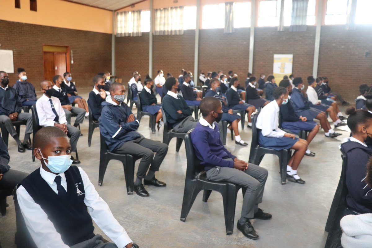 MECTateMakgoe's tweet photo. @MTNBusinessZA donated 50 tablets to St. Bernard’s S/S,the tablets will assist in enhance learning &amp; teaching.The school has a total of 850 learners with 122 Grade 12s &amp; in 2021 they achieved 95.8% pass rate.Adv Malakoane received the tablets on behalf of the department https://t.co/niE96bbojs