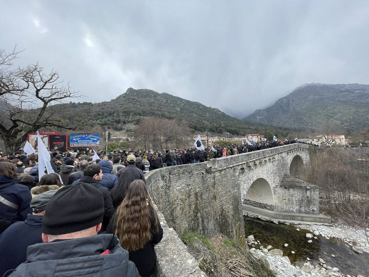 Gilles_Simeoni's tweet photo. Manifestation d’une ampleur sans précédent hier à Corti à l’appel des syndicats étudiants et de la jeunesse corse. 

Basta l’offesa ! Ghjustizia è verità per Yvan !
#Colonna https://t.co/a38I67VCgv