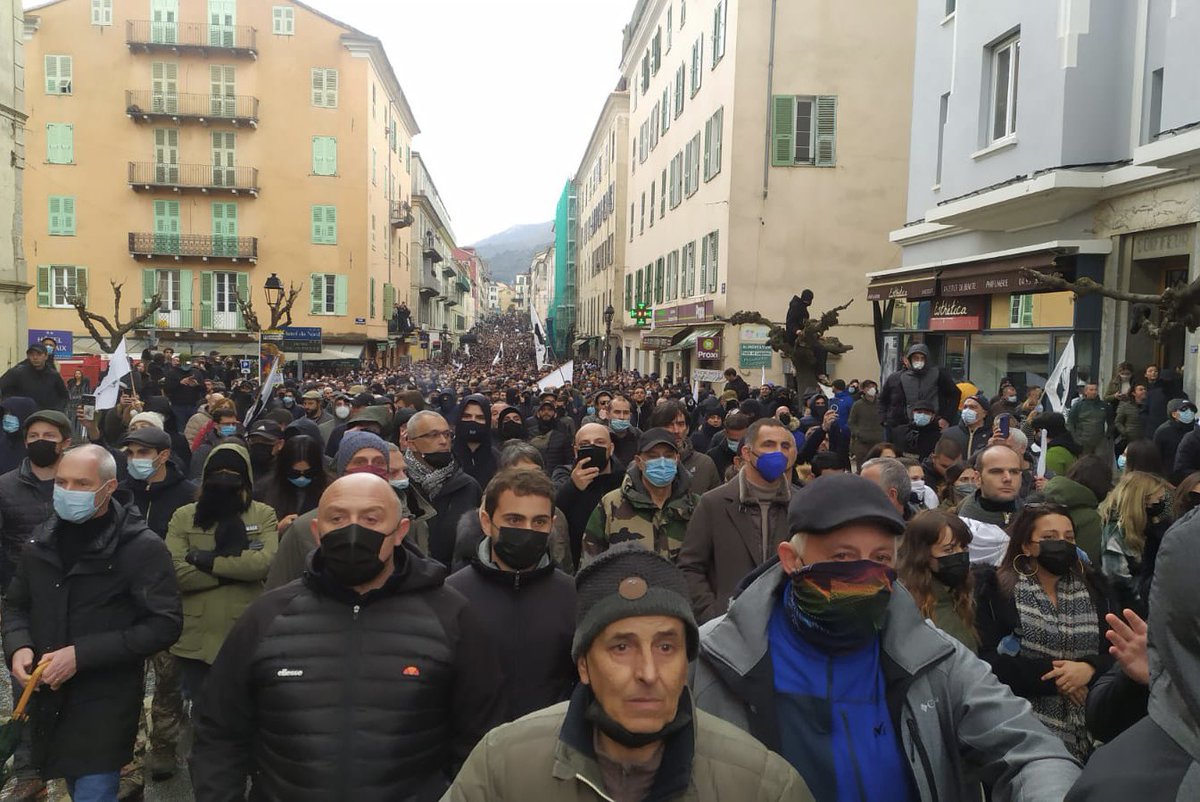 Gilles_Simeoni's tweet photo. Manifestation d’une ampleur sans précédent hier à Corti à l’appel des syndicats étudiants et de la jeunesse corse. 

Basta l’offesa ! Ghjustizia è verità per Yvan !
#Colonna https://t.co/a38I67VCgv