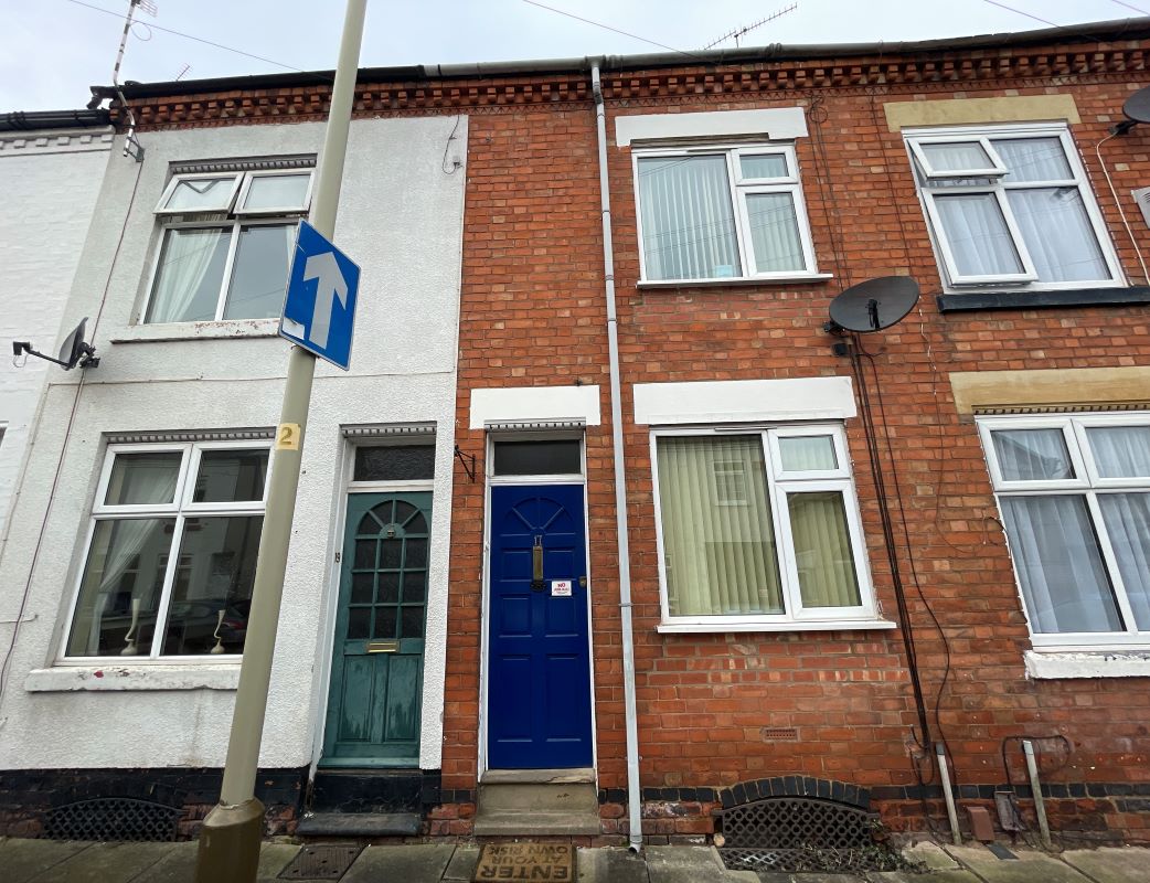 17 Vernon Road, Aylestone, Leicester, LE2 8GE

GUIDE PRICE: £119,000+

Get in touch to get further details or to view. 

#shonkibros #shonkibrosauction #aylestone #leicesterproperty #investmentpropertyuk #propertyalert #leicester #leicestershire shonkibros.com/auctions/lot/d…