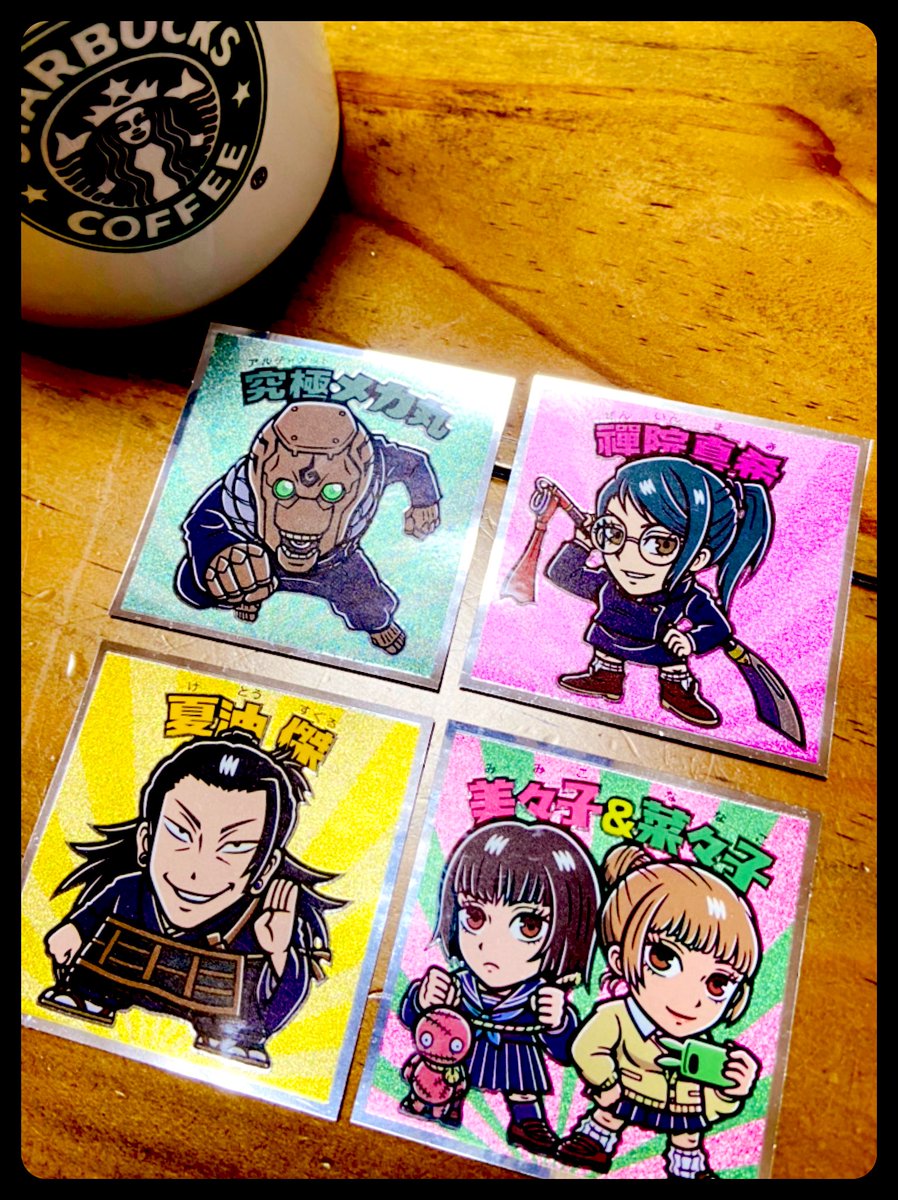 帰宅したら編集部からお手紙とプレゼント届いてました!!ありがとうございます!スタバのサクラ苺ラテとまだ関西で売ってない呪0チョコーーーッ!!しかも傑&amp;ミミナナ…あと通常呪チョコでは来なかったメカ丸まで来た…嬉しい😭サクラ苺ラテと一緒に美味しく頂きました🙏🙏🙏 