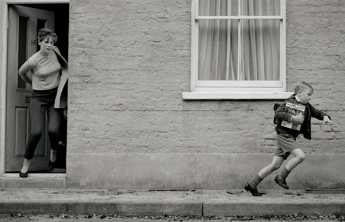 La scène où Buddy essaie de voler des bonbons dans une épicerie est inspirée d'une vraie histoire de Kenneth Branagh, qui a tenté la même chose enfant avant de se dégonfler 🍬

Découvrez #BelfastLeFilm, actuellement au cinéma !