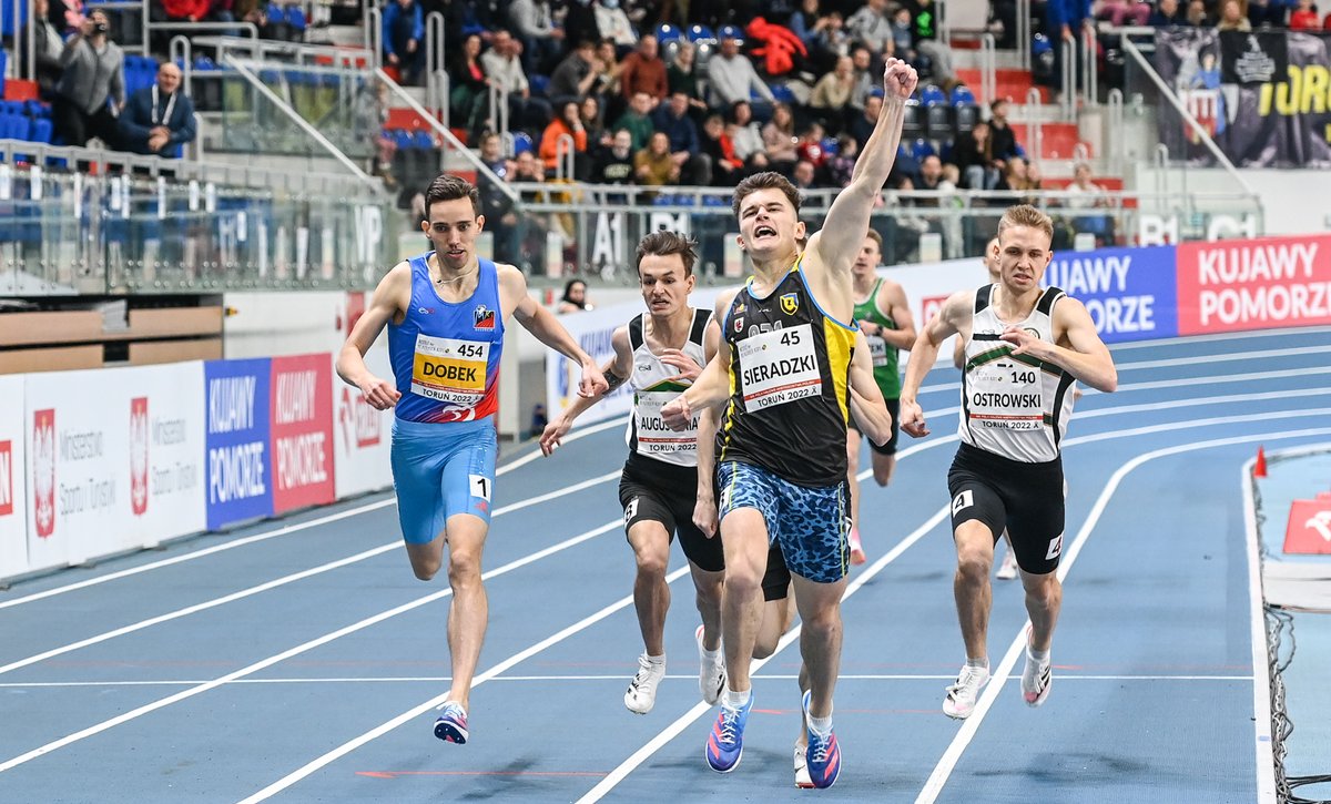 LubieTuByc's tweet photo. W weekend w @ArenaTorun odbyły się 66. PZLA Halowe #MP 🏅 w lekkiej atletyce. Zawodnicy @LubieTuByc zdobyli łącznie 10 medali: 3 🥇, 3 🥈 i 4 🥉Padły nowe rekordy Polski 🇵🇱 , najlepszy wynik na świecie 🔥💪 zdjęcia 📸 #PSkraba @PZLANews @tvpbydgoszcz @radiopik #KujawyPomorze https://t.co/TueSplKrUI