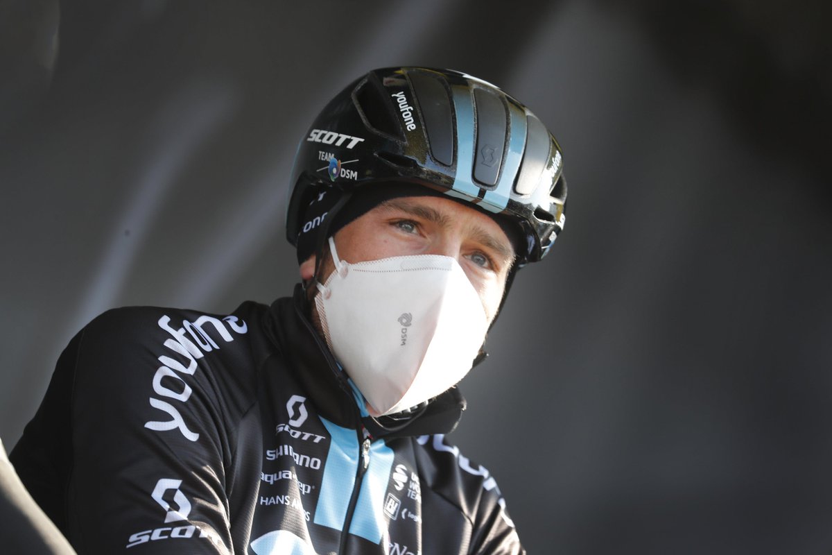 Face masks and game face 🔛 @DSM 

Let's go racing for stage 2 at #ParisNice 👊🏻

#KeepChallenging #TheBestWeAllCanBe #InsideOutInnovations