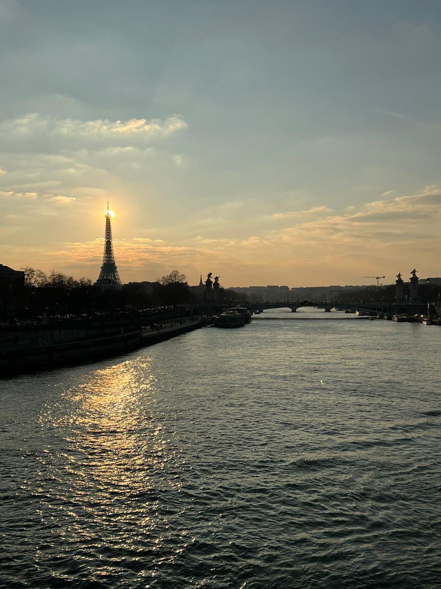 RunParis_France's tweet photo. Bonjour #running #runinparis https://t.co/nc4EJgNzbt