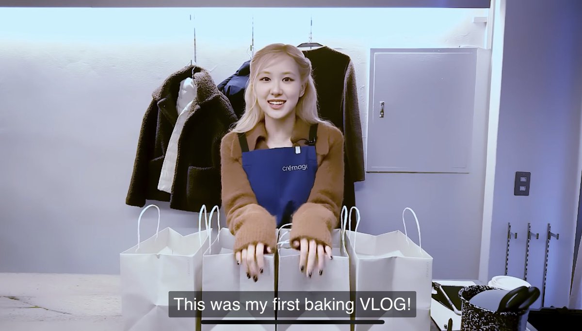 Chaimee4BP's tweet photo. Love it love it love it love it!! Thank you Rosé for spoiling us blinks with your first vlog! I had fun watching it. She’s so good at baking. Since I do baking too, I can tell from the way she piped it.
https://t.co/3s3Lrggjht
#ROSÉ #roséfirstvlog #BLACKPINK https://t.co/isFhgNChDh