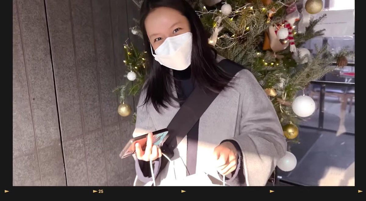 augustineypp's tweet photo. I so love Hyeri's reaction when Rosé told her she baked them 🥺 so glad chaeng has a friend like her 💛💛
#RoséFirstVlog https://t.co/jAK9OTWaDw
