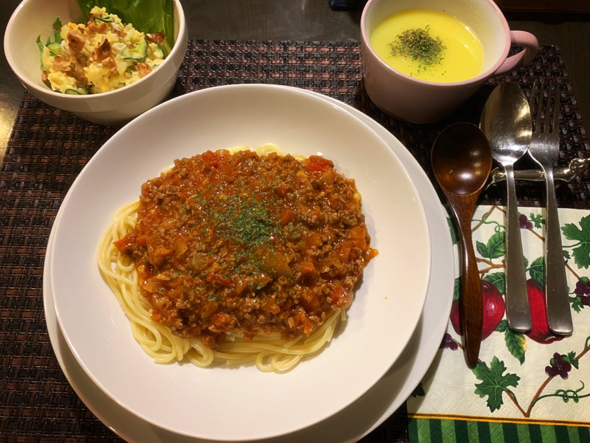 ろーず 今夜のお品書き ミートソースパスタ ポテトサラダ コーンポタージュスープ パスタは久しぶりでした おうちごはん おうちご飯 おうちパスタ ろずめし T Co Gn9qc3mj18 Twitter