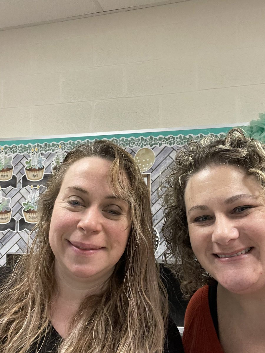 JenHolbrook218's tweet photo. My favorite beverage partner! #LincolnPrideWCS @warrenschools @MrsChucksa #CoffeeLover https://t.co/fZVFNzz19d