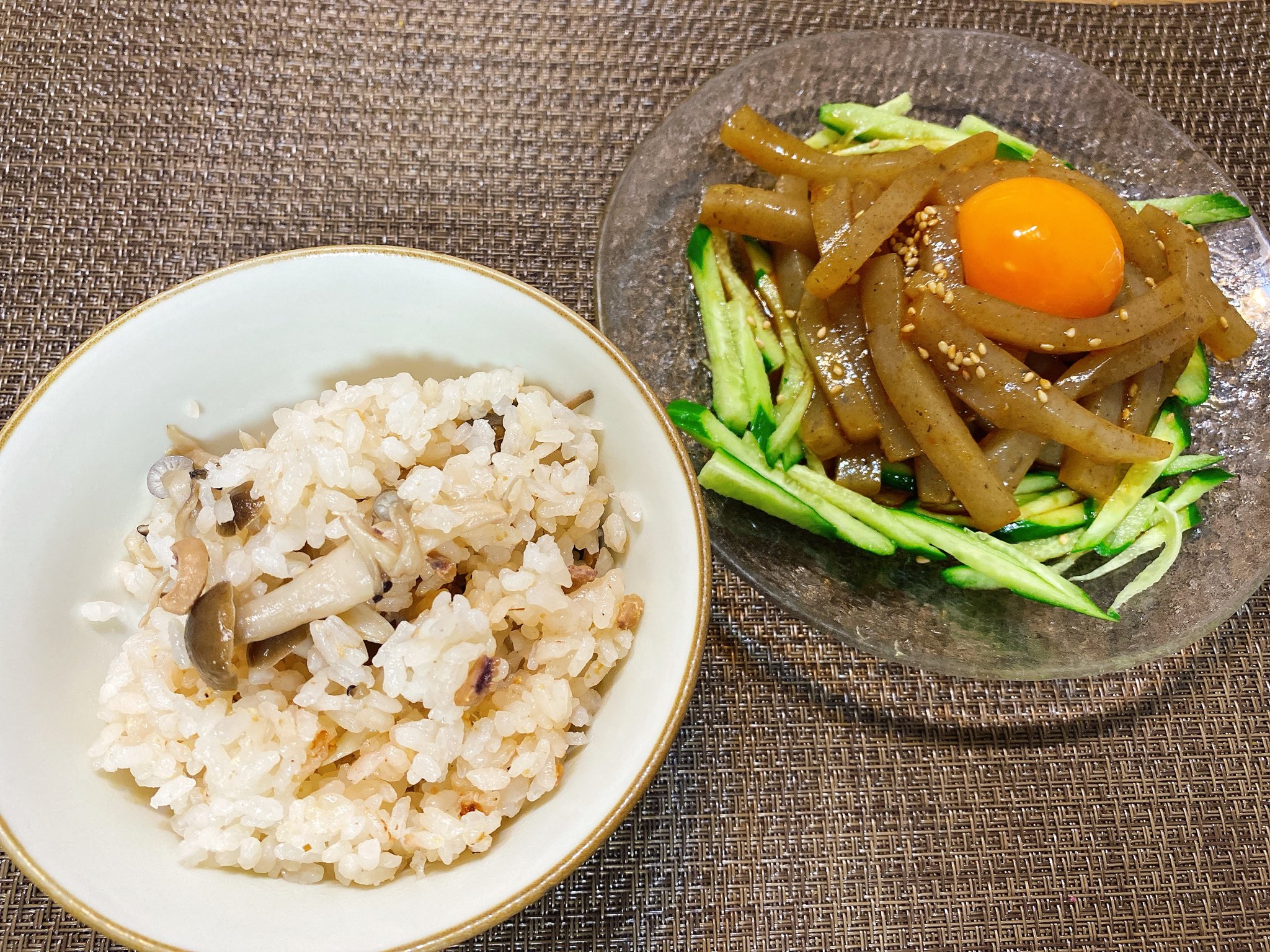 くーよん 負けてしまったけど 食べたくて イカの塩辛釜飯作ってみたら めちゃくちゃ美味しくてびっくり 火を通したイカの香ばしい感じとちょうどいい塩加減 また作りたいです こんにゃくユッケも作ってみました こちらも美味 相葉マナブ 相葉 くーよん 負けてしまったけど 食べたくて イカの塩辛釜飯作ってみたら めちゃくちゃ美味しくてびっくり 火を通したイカの香ばしい感じとちょうどいい塩加減 また作りたいです こんにゃくユッケも作ってみました こちらも美味 相葉マナブ 相葉