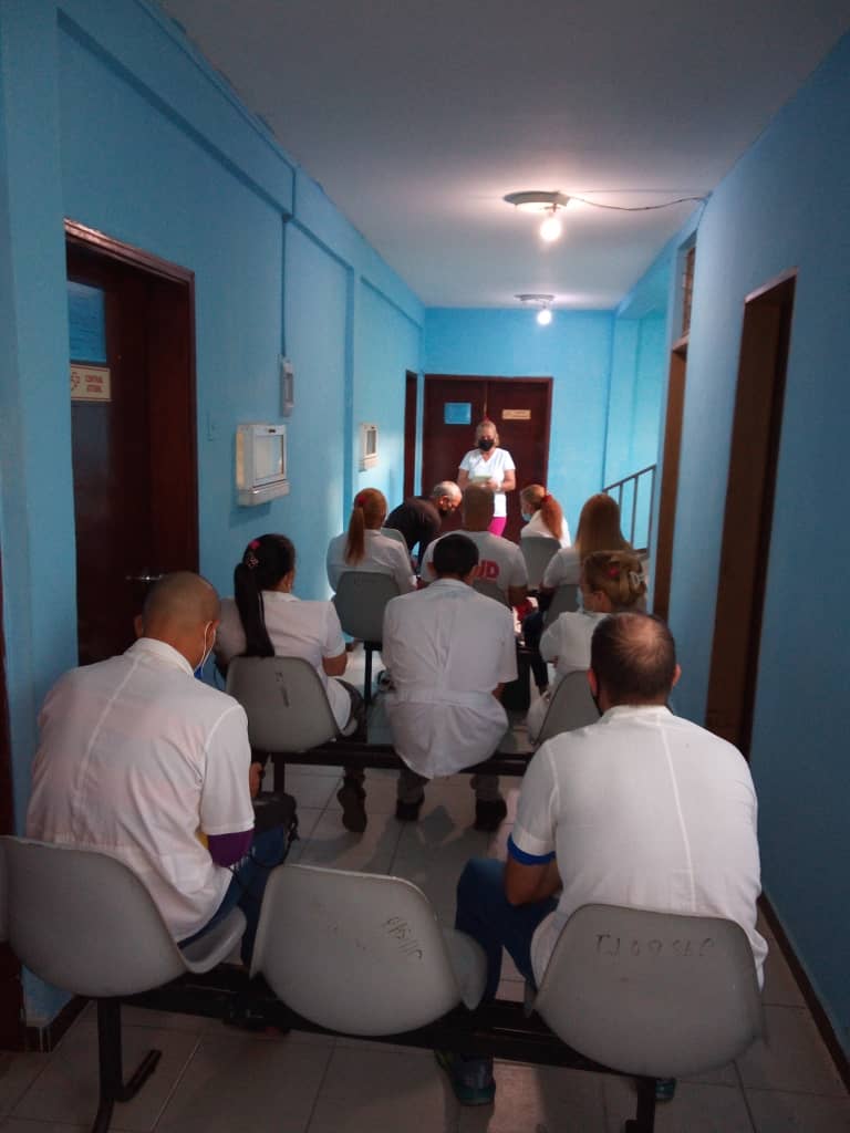 CdiEscuque's tweet photo. Realizando capacitación sobre normas de Bioseguridad para el enfrentamiento a la Covid 19. #SomosCuba #SomosContinuidad #cubaporlavida https://t.co/QEm27fk80Y