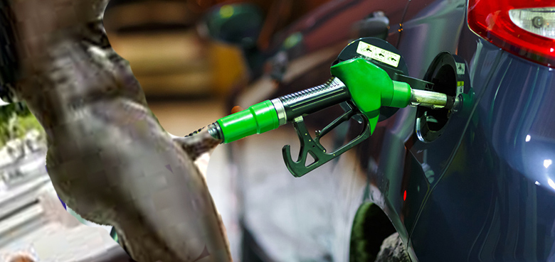 Yarın gece yarısından itibaren geçerli olmak üzere motorine 2 lira 34 kuruş, benzine 1 lira 12 kuruş zam gelmesi bekleniyor. Zam pompaya yansıyacak.