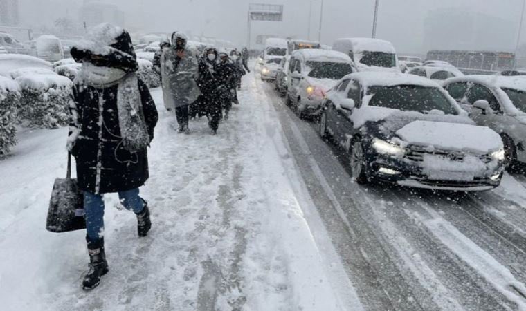 beehaber's tweet photo. İstanbul'a 1987'den sonra en kuvvetli kar yağışı geliyor. Pazar günü metrekareye 12 kilograma kadar kar düşmesi bekleniyor. https://t.co/cwsvYxPVNY