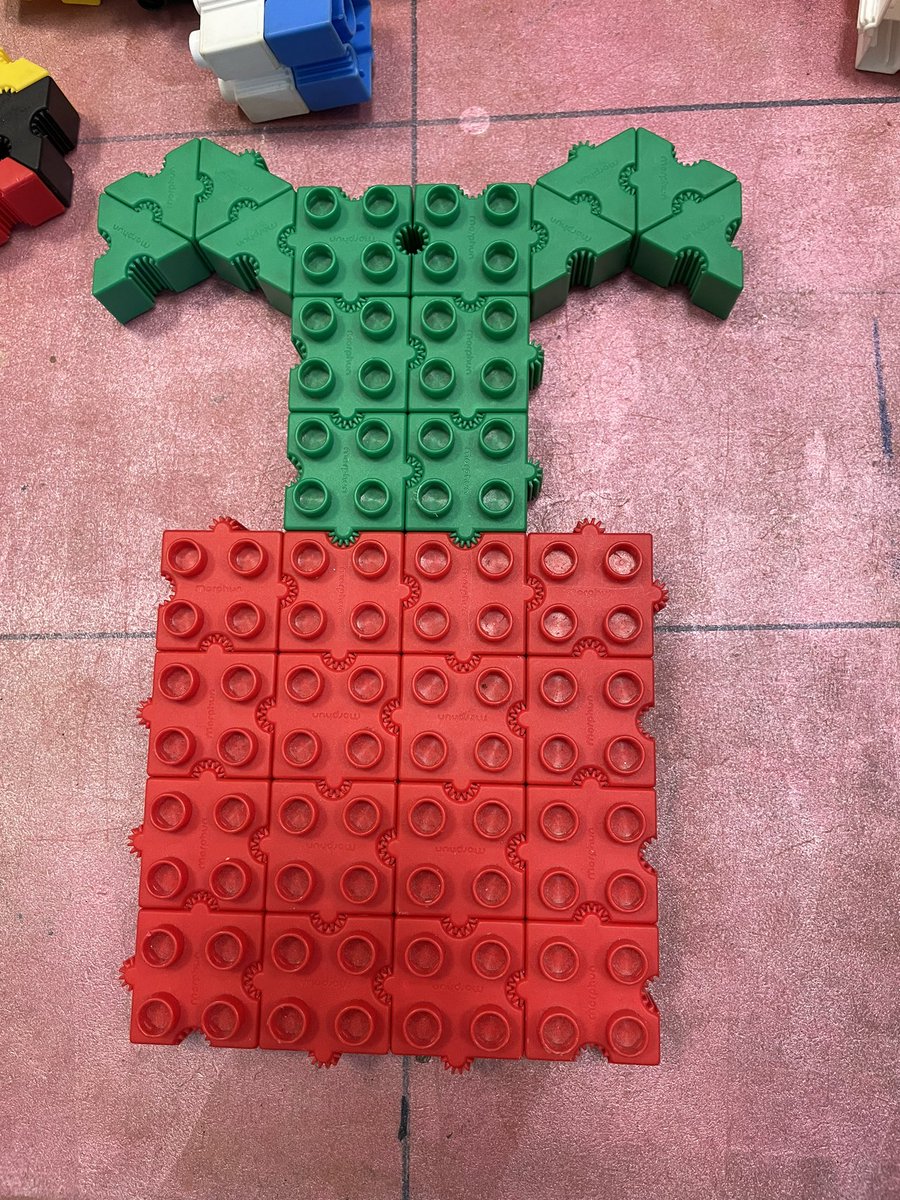 lothoca's tweet photo. La semaine des maths commence: ateliers au choix, tout le monde y trouve son compte et la classe est calme 🥰 #mathsenforme https://t.co/U7MRBJOGRu