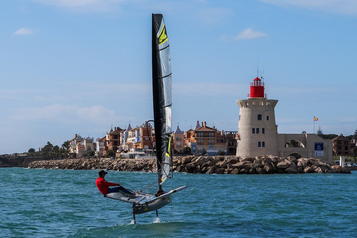 SailGPESP's tweet photo. #FoilingBase training camp has been a success! 🔥
🙌 Amazing weekend en aguas andaluzas donde jóvenes sailors de lo han dado todo en los @waszp_esp 🌊
@JordiXammar estuvo allí virtualmente charlando con las futuras generaciones 💪
#SGPInspire #RaceForTheFuture @SailGP https://t.co/vpnsfVPty0