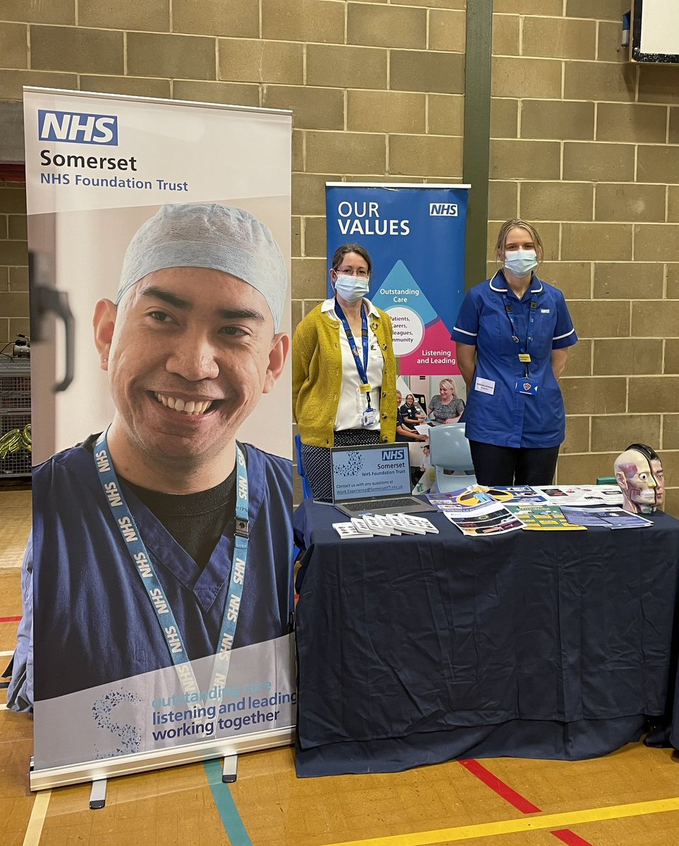A great day so far @Haygrove School’s Careers Fair with @shannolivia97 - lots of interest in #350NHSCareers! A fantastic start to National Careers Week! #NCW2022 
@SomersetFT @SomNHS_LandD @MPHRadiotherapy