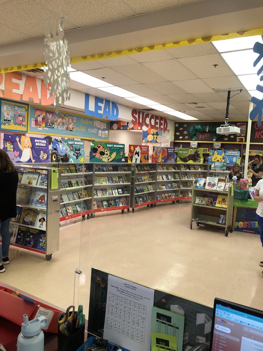 ManateeESMedia's tweet image. Manatee Family, Thank you for such a successful book fair! Can’t wait to update our collection! #scholasticbookfair