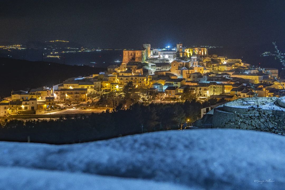 viaggiarepuglia's tweet image. Rocchetta Sant'Antonio, coperta di neve ❄️
Splendido borgo della provincia di Foggia, la perla della Daunia si affaccia da una strategica altura che domina la Puglia, la Campania e la Basilicata.

#WeAreinPuglia    

📸 @instagram @gius01pal