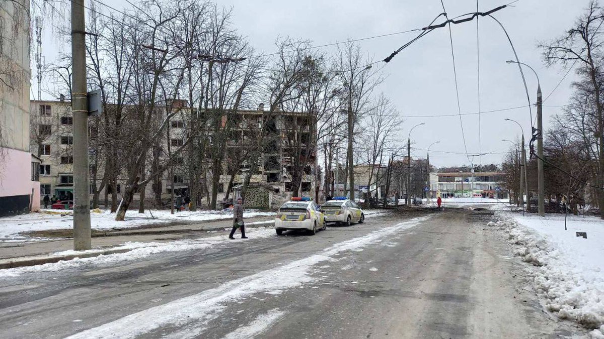 Как живут люди в харькове. Павлово поле Харьков обстрел. Харьков после обстрела 2022. Харьков до войны. Русские улицы.