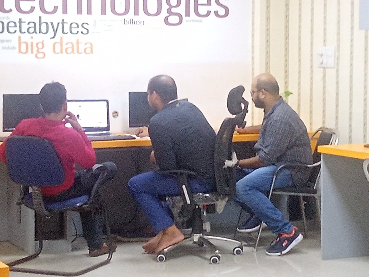 ConsultingPvt's tweet photo. Working... #techcypher https://t.co/O5TgJ8b4lz