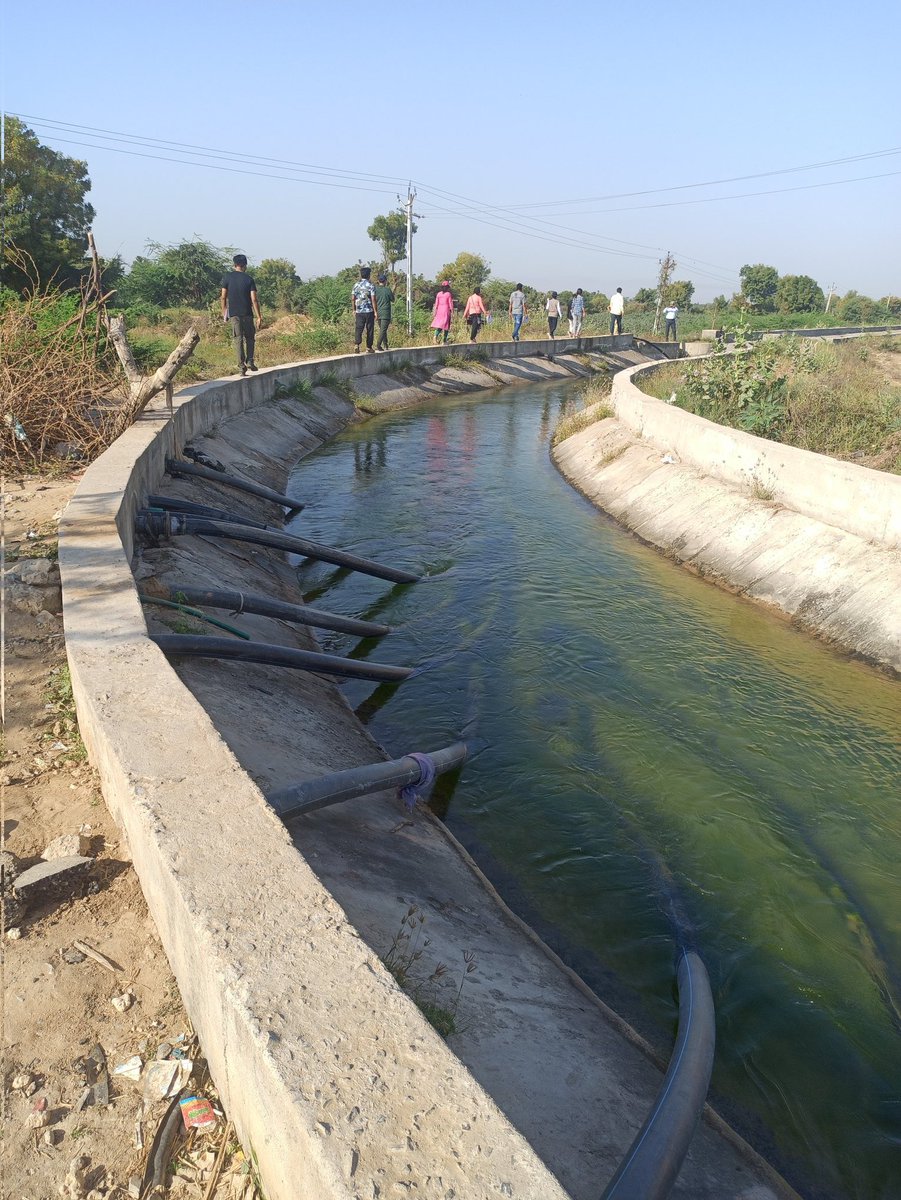 Sahilregimathew's tweet photo. Illegal water pumps.
Happens often in #minorcanals that don't have a functional #wateruserassociation https://t.co/YLv37MuYeZ