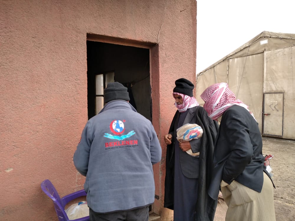BeklenenUIYD's tweet photo. Bugün kubbasin başköy elbab kamplarda 1300 rapta ekmek dağıtım yapıldı tüm emeği geçenlerden Allah razı olsun https://t.co/vMNWio3Nng