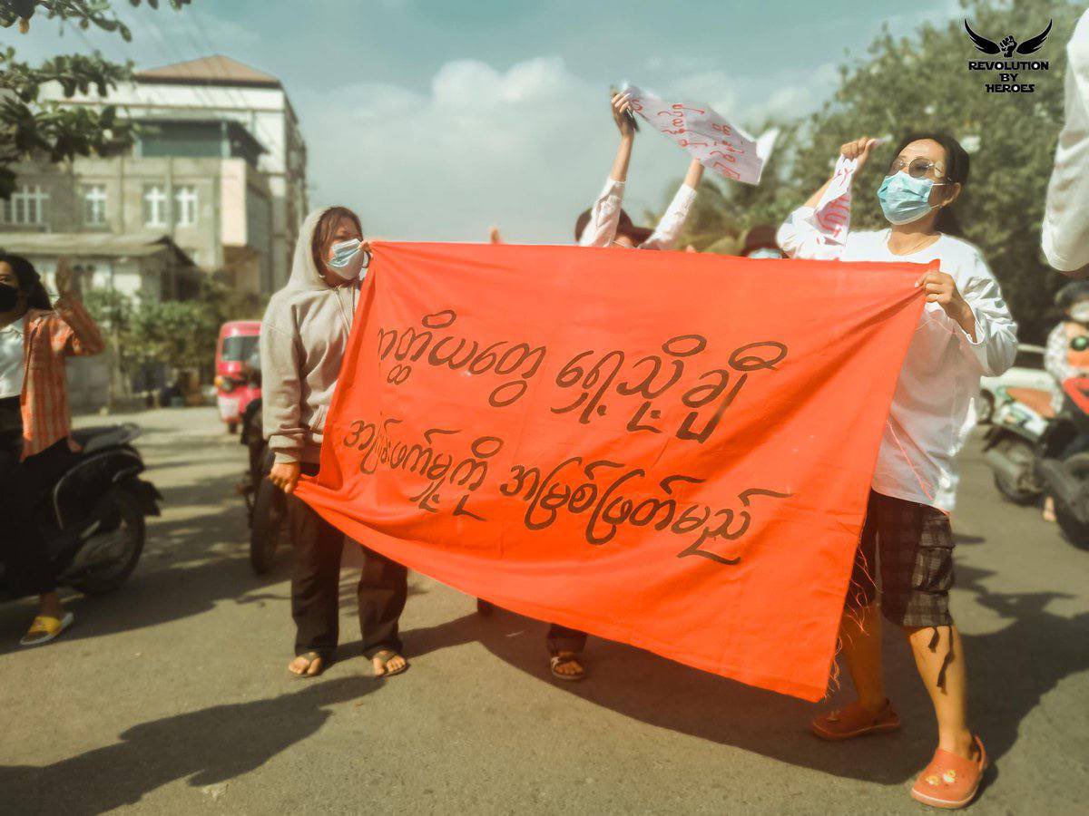 Guerrilla protest by women of Mandalay was seen on the main roads in opposition of Genocidal Dictatorship. #MassacreInMyanmarByJunta #2022Mar7Coup #WhatsHappeningInMyanmar
