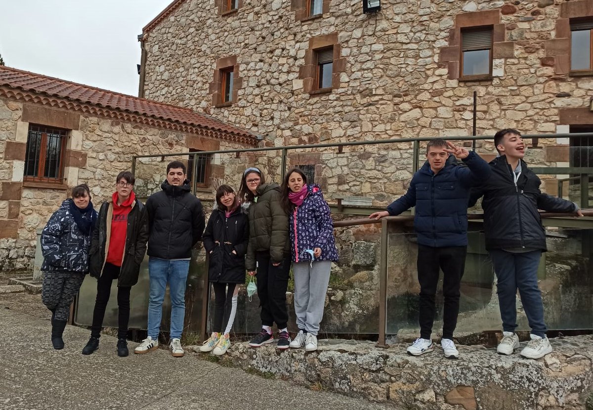 EsferaFundacion's tweet photo. Los #adolescentes del Club de Ocio han disfrutado este fin de semana de una escapada rural en Burgos, y entre los planes que han realizado destacan las actividades al #airelibre, la visita a la #granja y las #manualidades
#planrural #ocioadolescentes #ocioinclusivo #ociojuvenil https://t.co/nUOpVsedg4
