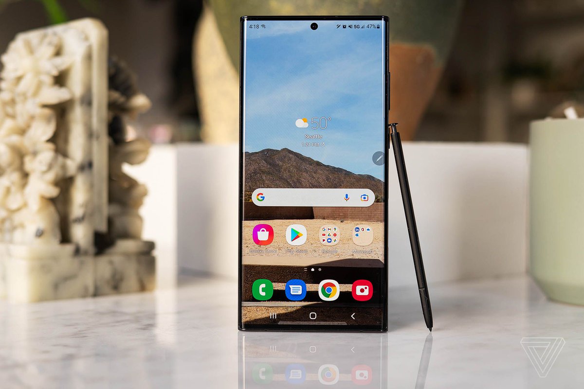 verge's tweet photo. Samsung confirms hackers stole Galaxy source code https://t.co/Jhl1kEM2kM https://t.co/mwkUlHsP2K