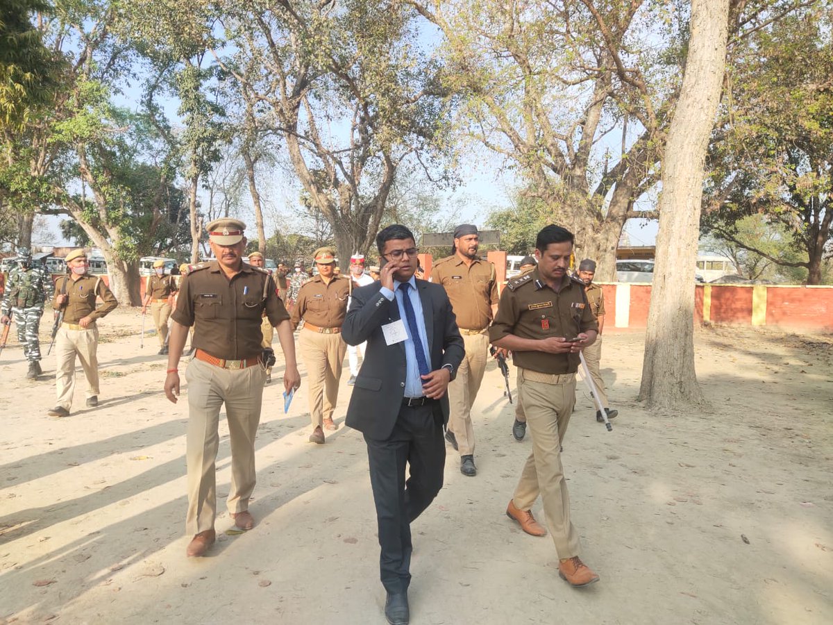 DMjaunpur's tweet photo. पुलिस अधीक्षक के साथ विधान सभा मछलीशहर एवं मल्हनी अंतर्गत मतदान केन्द्रों का निरीक्षण किया गया।
#ECI #ELC #CEOUP @ceoup #AssemblyElections2022
#विधानसभाचुनाव2022 #GoVote #GoVoteUP_Phase7 https://t.co/hL59rYDFRT