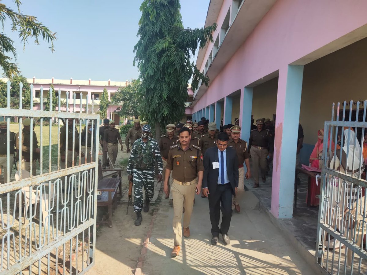 DMjaunpur's tweet photo. पुलिस अधीक्षक के साथ विधान सभा मछलीशहर एवं मल्हनी अंतर्गत मतदान केन्द्रों का निरीक्षण किया गया।
#ECI #ELC #CEOUP @ceoup #AssemblyElections2022
#विधानसभाचुनाव2022 #GoVote #GoVoteUP_Phase7 https://t.co/hL59rYDFRT