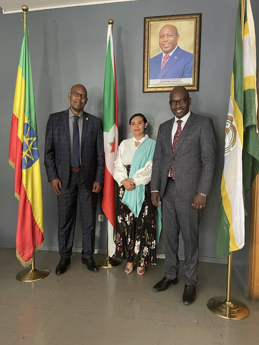 BurundinAddis's tweet photo. S.E. @willynyamitwe, Ambassadeur du #Burundi en #Ethiopie, a reçu, à la Chancellerie, Mme Rufina Mangue, Representante de la #CEAAC auprès de l’Union Africaine et M. Salvator Matata, Représentant du #COMESA auprès de l’Union Africaine, venus lui rendre une visite de courtoisie. https://t.co/X1wQtZE9RP