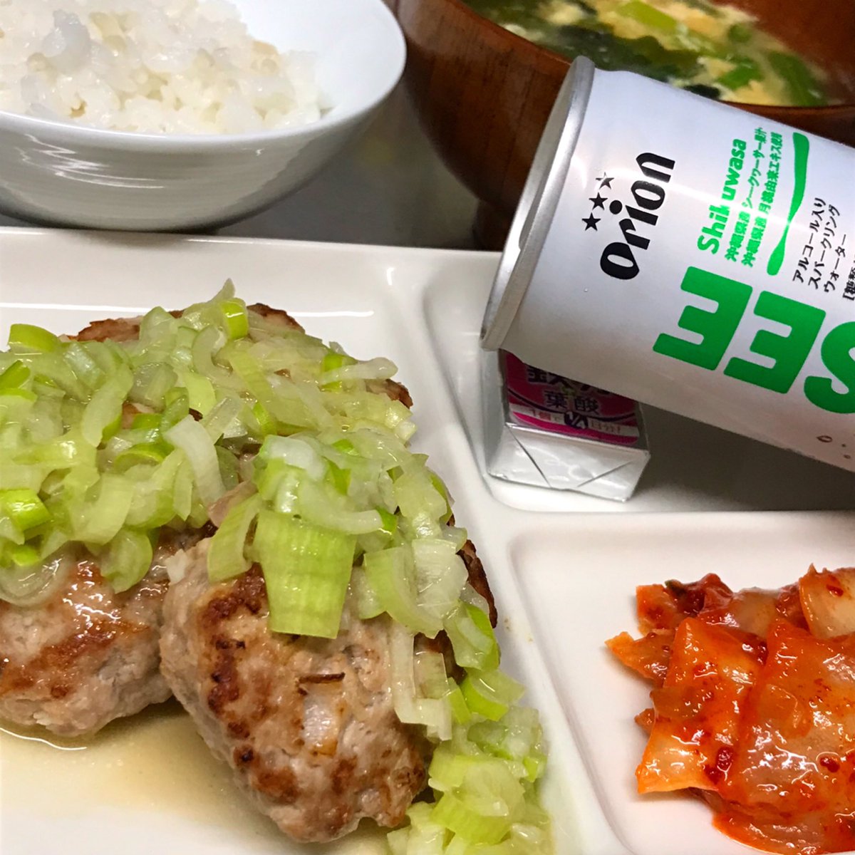 yukinosan39's tweet photo. 疲れてる時や落ち込んでる時って、炊事がすごく大変で難しく感じる…🤔
料理は頭を使うんだなと改めて感じたり😅
そんな中、やっとこさできた今日の夕飯。
ネギだれって最強!ネギ食べに牛角行きたいくらい好き🐂❣️
#おうちごはん #晩ご飯 #料理 #ネギ #ネギ好き #ネギだれ #DOSEE #押麦 https://t.co/fu3itsXpUi