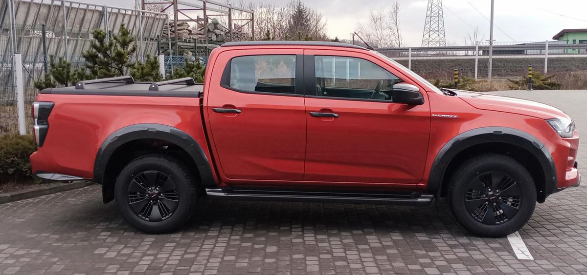 WanickiPiaggio's tweet photo. #IsuzuDmax #Isuzupickup #Isuzu4x4 #IsuzuKraków #IsuzuWanicki
Isuzu D-Max w wersji LSE z pakietem V-Cross. https://t.co/WO31DV44t9