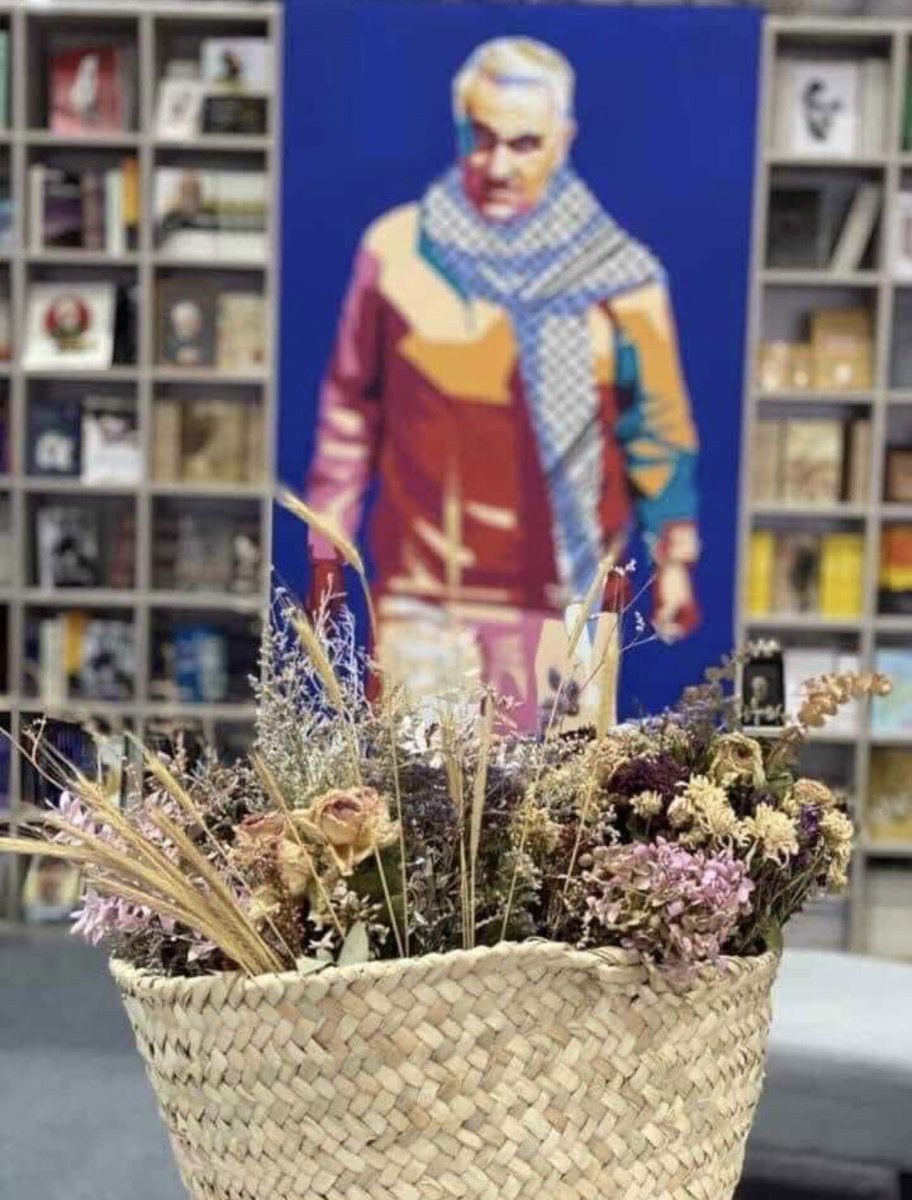 kassem_shahine's tweet photo. لا تزعجهم الصور في معرض الكتاب
بل يزعجهم أننا لم نعد نعمل "بالفاعل"
يؤلمهم أن مؤسساتنا أصبحت كبيرة وفعالة
أن النجاح يرافقنا بينما تقتلهم الخيبات
نحن أهل الثقافة و العيش المشترك بينما أنتم تغرقون بأفكاركم السامة
#أهل_الكتاب
#معرض_الكتاب https://t.co/mZ9raOUzdb