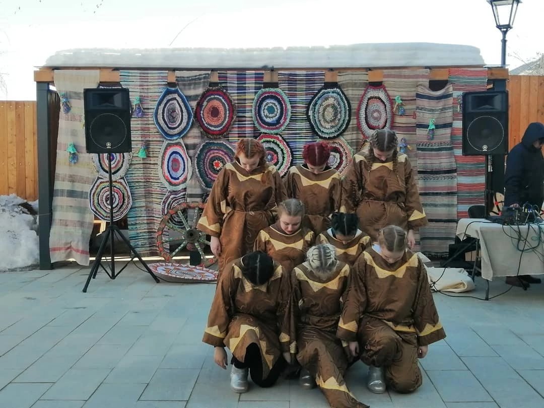 Вчера состоялся чудесный масленичный спектакль в сквере Музея Земства.
Спасибо преподавателям и студентам Тульского колледжа культуры и искусств!
Было весело, ярко, красиво!
Отличная постановка о добре!