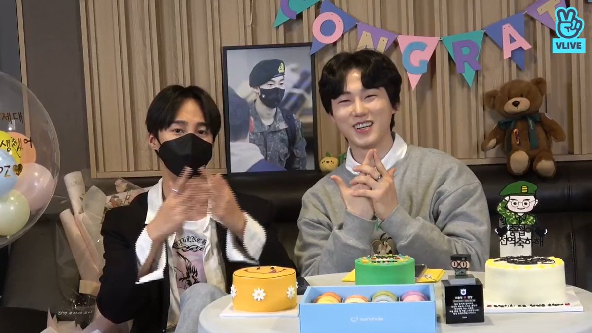 baby15_99's tweet photo. WE LOVE U VITAMIN!!!!!!!!😭🍋💛

[ #WelcomeBackVitamin ]
#WelcomeBackBaron
#VAVBaRonReturn
#뱀스의로니가돌아왔다

#VAV | #브이에이브이 | #VAMPZ | @twt_VAV | @VAV_official - https://t.co/6sdTTeTGoL