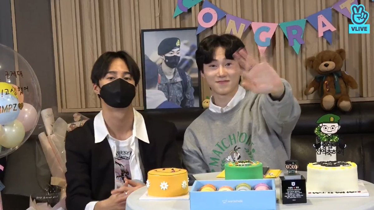 baby15_99's tweet photo. WE LOVE U VITAMIN!!!!!!!!😭🍋💛

[ #WelcomeBackVitamin ]
#WelcomeBackBaron
#VAVBaRonReturn
#뱀스의로니가돌아왔다

#VAV | #브이에이브이 | #VAMPZ | @twt_VAV | @VAV_official - https://t.co/6sdTTeTGoL