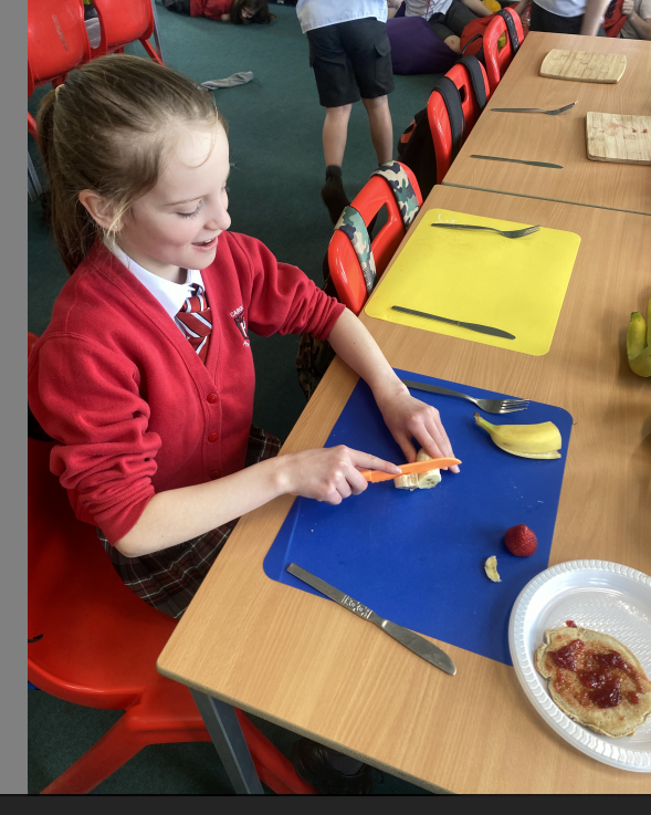 Carolside_PS's tweet photo. P6d had a great time making pancakes and practising how to chop and prepare fruit!🥞 #CPSHWB https://t.co/DwSWUSxDA4
