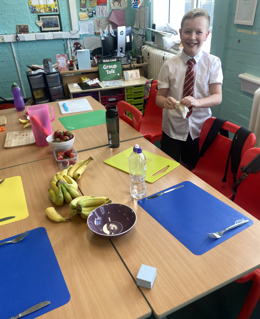 Carolside_PS's tweet photo. P6d had a great time making pancakes and practising how to chop and prepare fruit!🥞 #CPSHWB https://t.co/DwSWUSxDA4