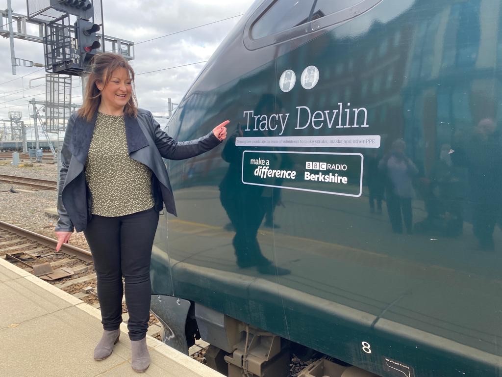 GWRHelp's tweet photo. We’re welcoming in a new week with another wonderful #BBCMakeADifference superstar⭐ 

With @bbcberkshire and @JamesSunderl we're naming Intercity Express Train 800034 after Tracy Devlin, who sewed her support for her local community during Covid. 

Learn more about Tracy below https://t.co/gqwlRay2W3