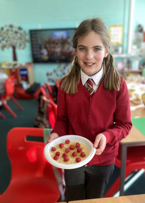 Carolside_PS's tweet photo. P6d had a great time making pancakes and practising how to chop and prepare fruit!🥞 #CPSHWB https://t.co/jnBJI2h0Wo
