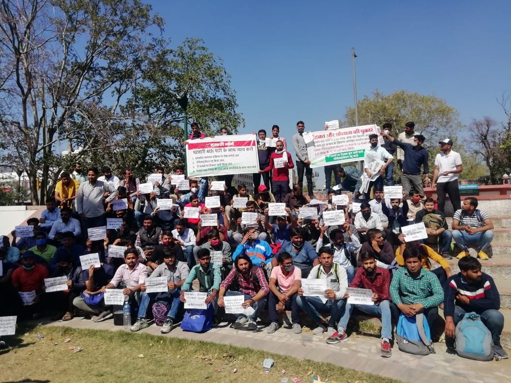 SherSin23562817's tweet photo. #राजस्थान_पटवारी_नॉर्मलाइजेशन_रद्द_करो                         #Rajasthan_Patwar_Normalisation_Scam
@1stIndiaNews
@zeerajasthan_
@DainikBhaskar
@DrKirodilalBJP
@News18Rajasthan
@RajCMO
@ashokgehlot51
हरिप्रसाद, नोकरियों के नाम पर घर भरना बन्द करो। https://t.co/DLmdpa5W5s