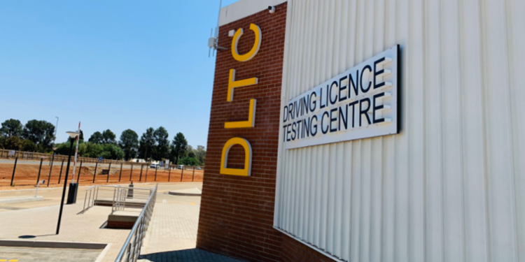 SABCNews's tweet photo. A number of Driver License Testing Centres (#DLTCs) across Gauteng are still not operational due to an ongoing strike by driving school operators. 
https://t.co/NPXCacCchz https://t.co/hYBrGMVetJ